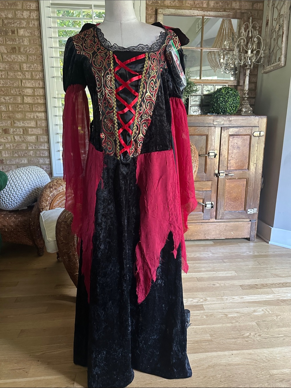 SPIRIT HALLOWEEN VICTORIAN VAMPIRE WOMEN HALLOWEEN COSTUME LARGE * NECKLACE